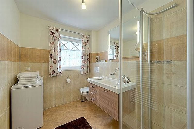 Germämiges Bad der Wohnung 6 in der Villa Sola Bona (Zingst)